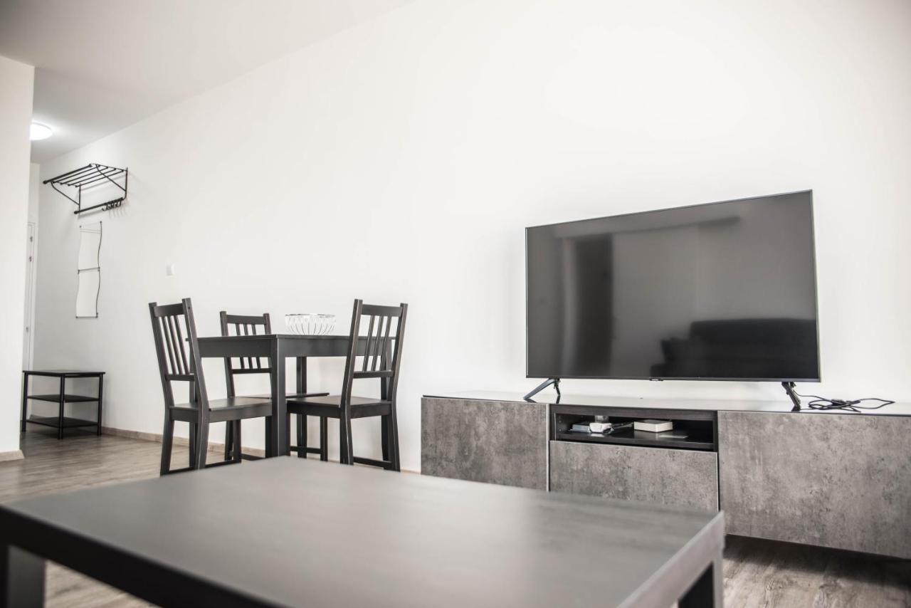 Lovely One Bedroom Apartment With Nice View Kissonerga Exteriér fotografie